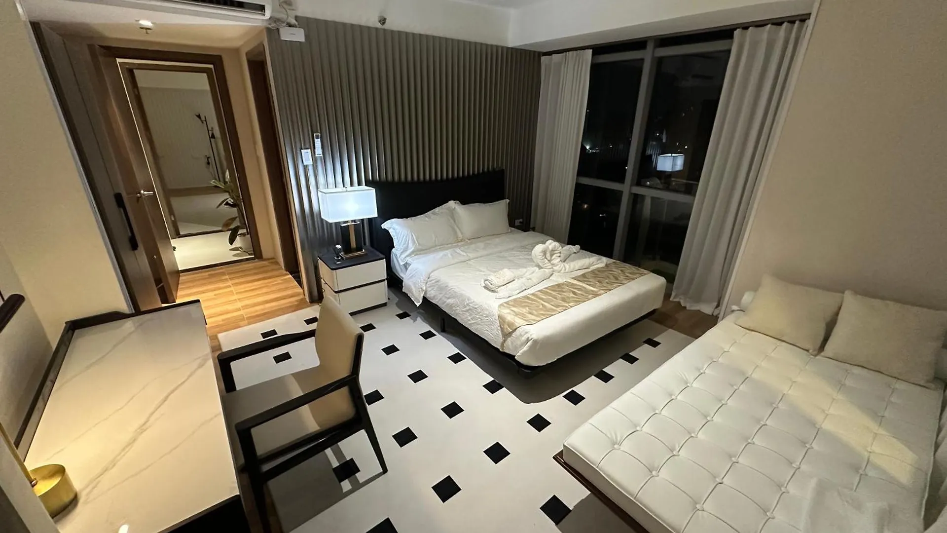 Luxurious Modern Penthouse 2Br Cross City Of Dreams Okada Solaire Moa Airports Manila Philippines