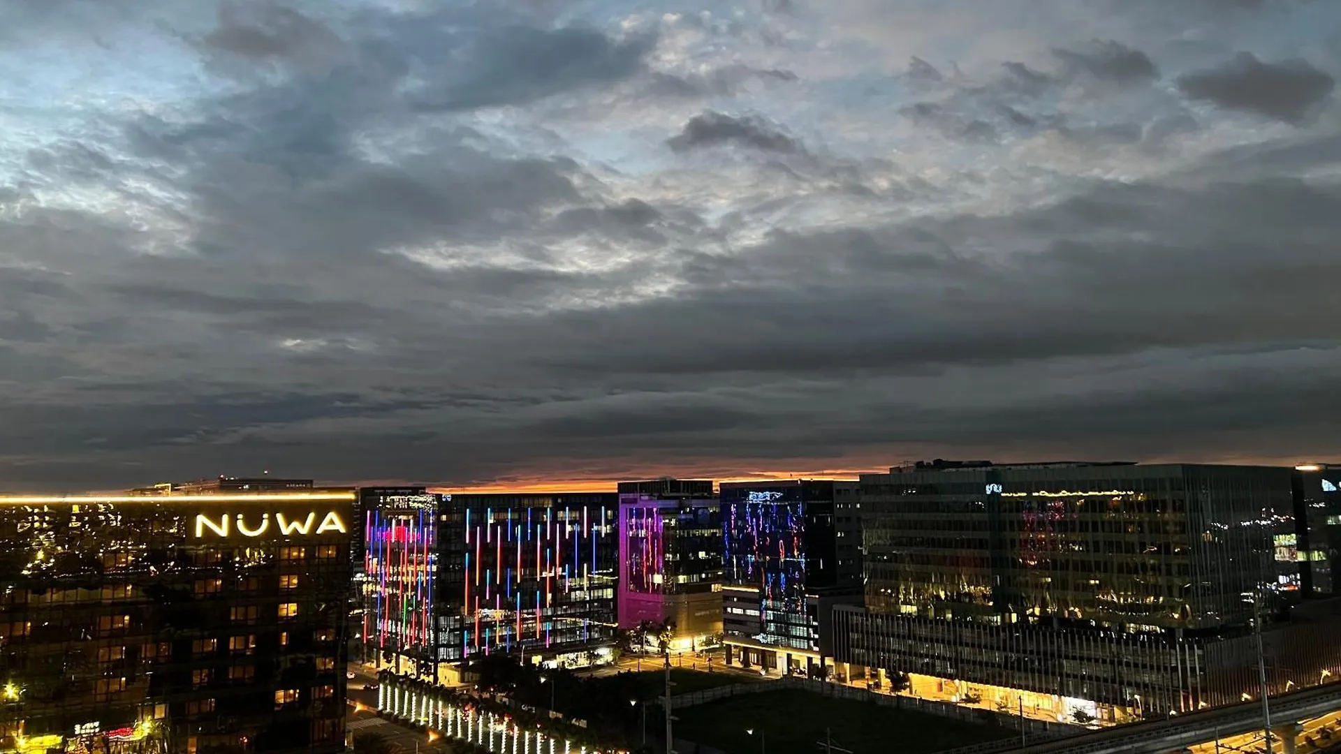 Luxurious Modern Penthouse 2Br Cross City Of Dreams Okada Solaire Moa Airports Manila